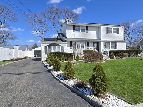 17 Gregory Drive, Ronkonkoma NY 11779