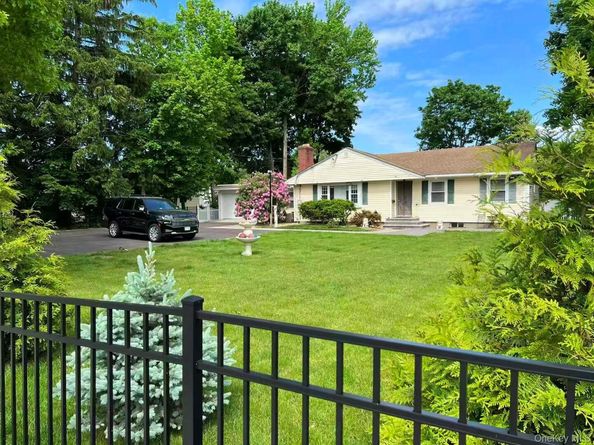 243 jakson ave, Syosset NY 11791