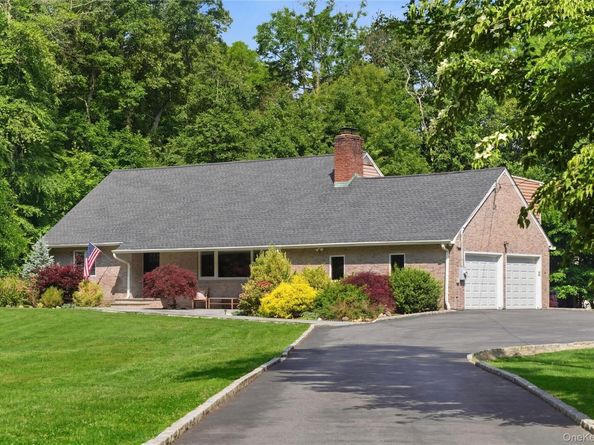 431 Woodbury Road, Cold Spring Harbor NY 11724