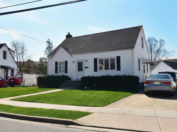 6 Sullivan Road, Farmingdale NY 11735