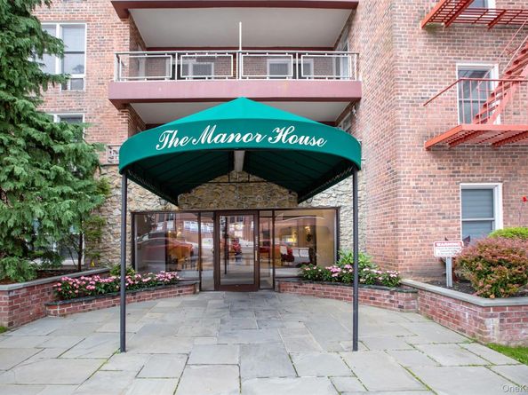 241-20 Northern Boulevard 5E, Douglaston NY 11362