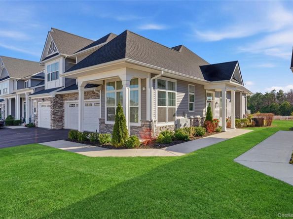 214 Belmont Circle, Yaphank NY 11980