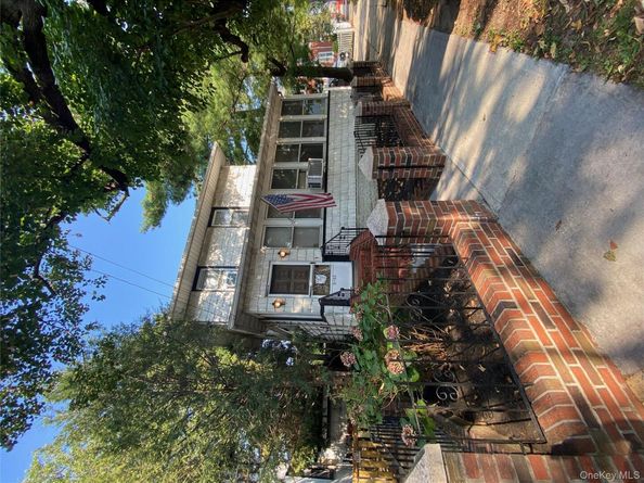 939 College Place, College Point NY 11356