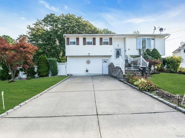 15 Abbey Lane, Bay Shore NY 11706