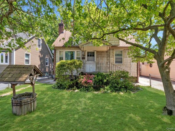 311 Hunnewell Avenue, Elmont NY 11003