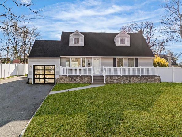28 Ellen Place, Kings Park NY 11754