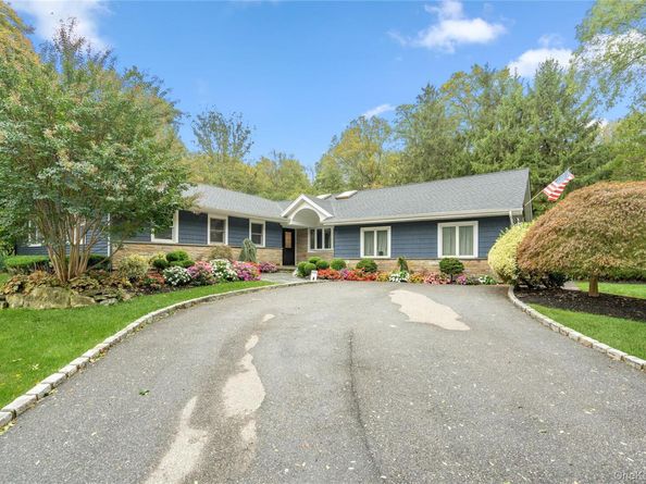 14 S Hollow Road, Dix Hills NY 11746