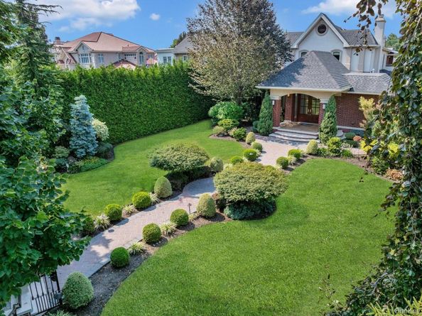 5 Boulevard, Malba NY 11357