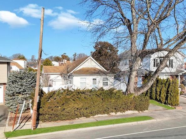 31 Cherry Avenue, Bethpage NY 11714