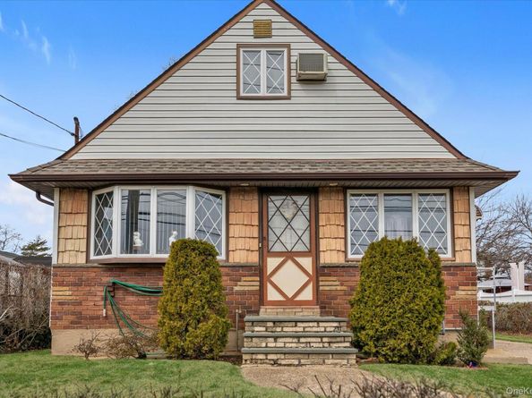 20 Hunter Avenue, Valley Stream NY 11580