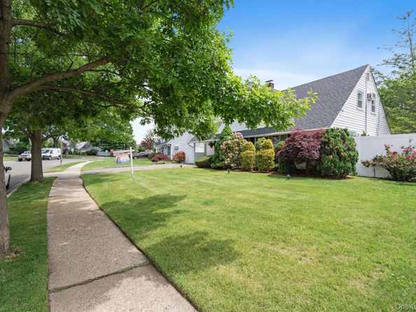 51 Shepherd Lane, Levittown NY 11756