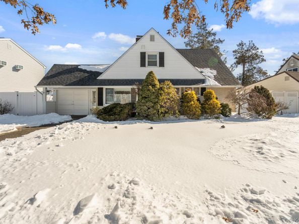 51 Shepherd Lane, Levittown NY 11756