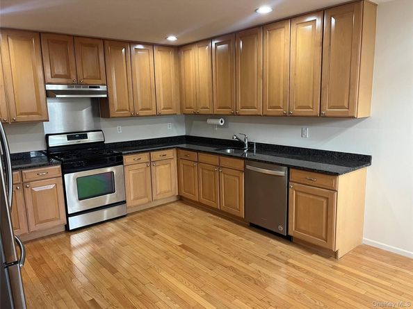 82 Lakeview Drive, Manorville NY 11949