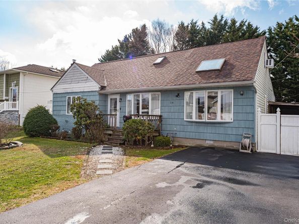 14 Willoughby Place, West Islip NY 11795