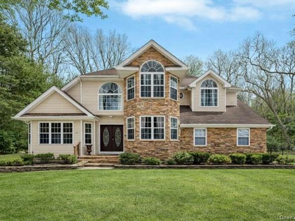 18 Darcy Avenue, Manorville NY 11949