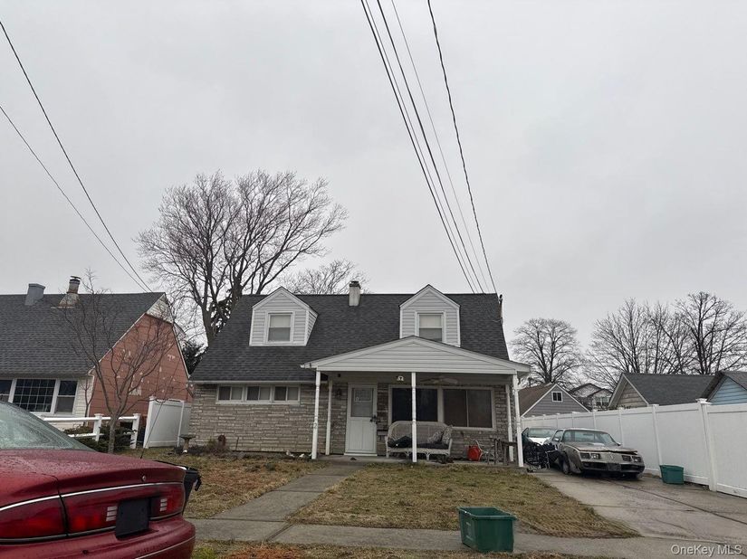 2 Quay Court, East Rockaway NY 11518