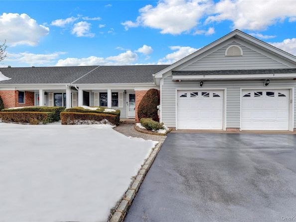 11 Primrose Lane, North Babylon NY 11703