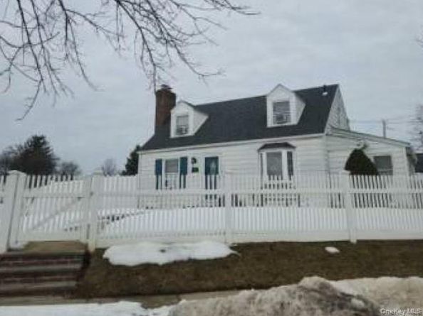 281 Anchor Way, Uniondale NY 11553