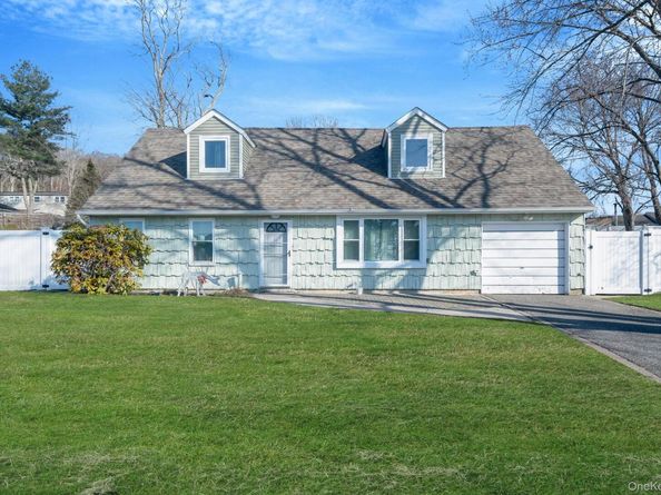 75 Oakcrest Avenue, Farmingville NY 11738