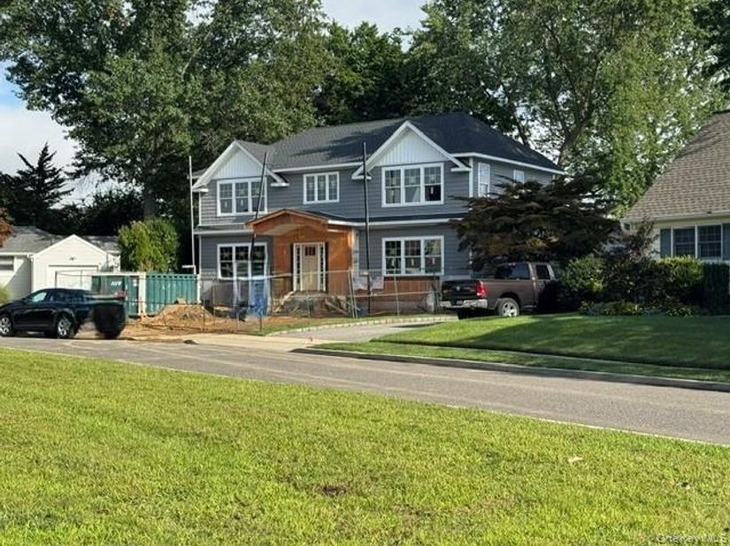 9 Van Sise Court, Syosset NY 11791