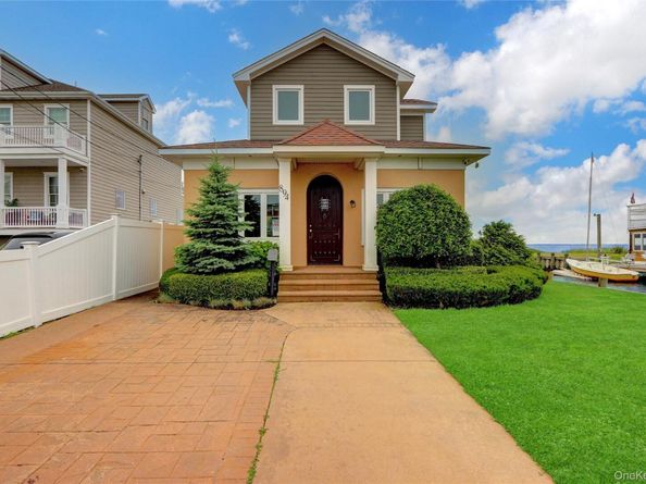 894 Bay 9th Street, West Islip NY 11795