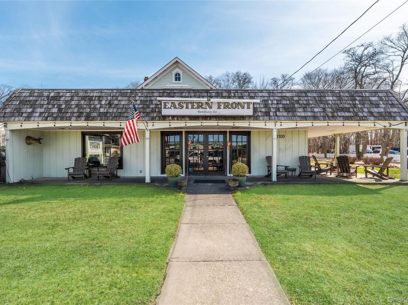 13100 Main Rd, Mattituck NY 11952