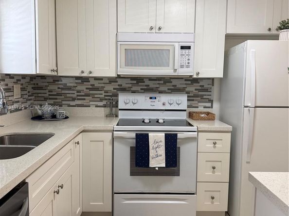 9540 Sunrise Lakes Boulevard 208, Sunrise FL 33322