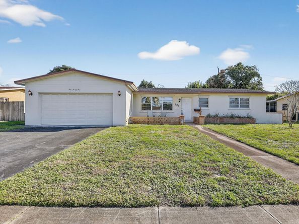 121 NW 77th Way, Pembroke Pines FL 33024