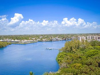 2121 N Ocean Boulevard