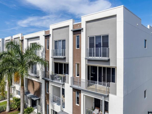 1044 NE 18th Ave 203, Fort Lauderdale FL 33309