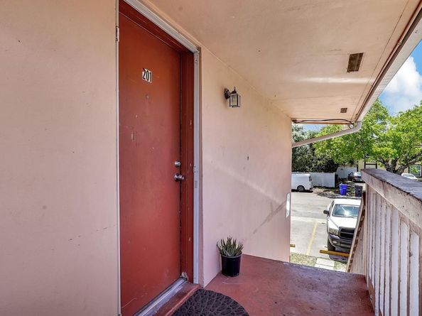 Undisclosed Address #FX-10515096, North Lauderdale FL 33068