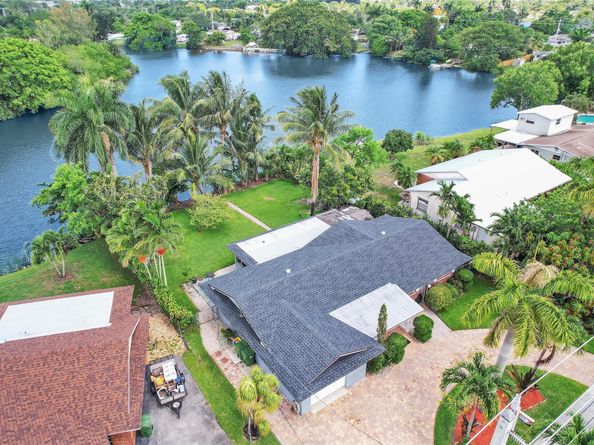 324 Davis Rd, Palm Springs FL 33461