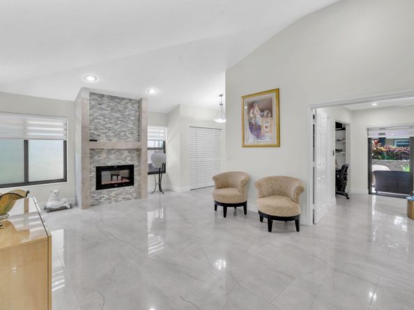 820 SW 87th Ter, Plantation FL 33324