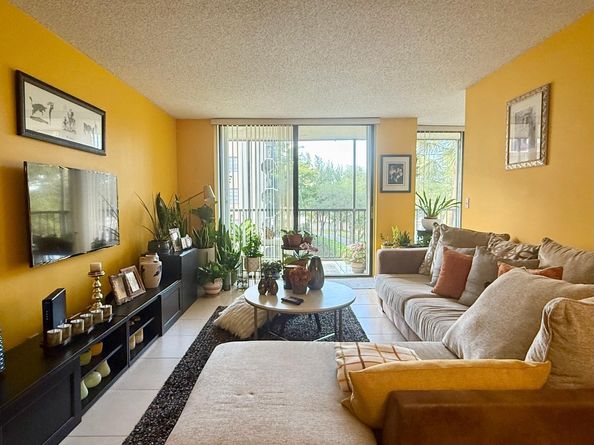 3500 Blue Lake Dr 303, Pompano Beach FL 33064