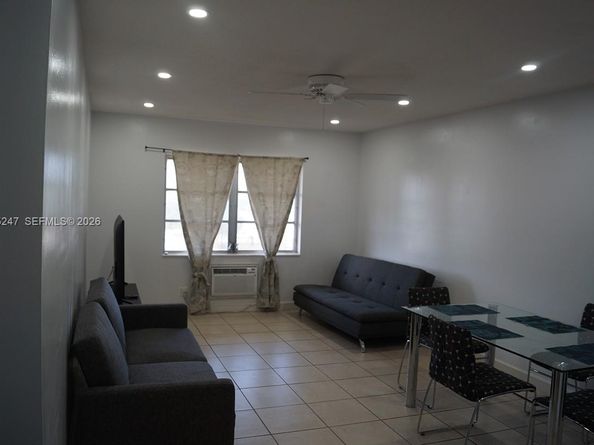 1250 E Sample Road 303, Pompano Beach FL 33064