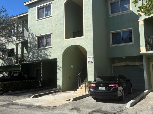 350 Crestwood Circle 106, Royal Palm Beach FL 33411