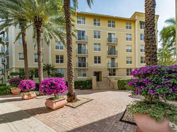 630 S Sapodilla Avenue