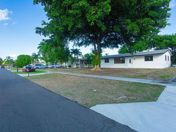 62 Andros Road, Palm Springs FL 33461