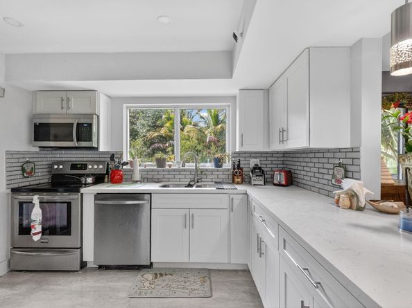 209 Wimbledon Lake Dr 209, Plantation FL 33324