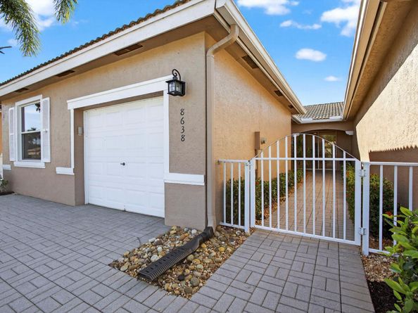 8638 Lineyard Cay, West Palm Beach FL 33411