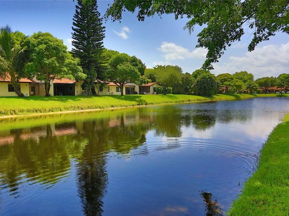 6616 N Parkway Dr 6616, Pompano Beach FL 33068