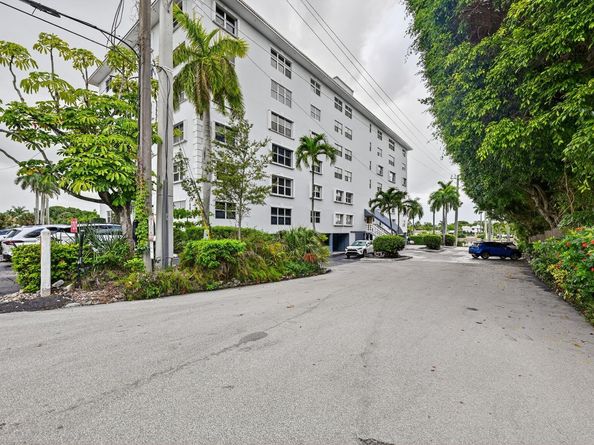 1881 Middle River Dr 301, Fort Lauderdale FL 33305