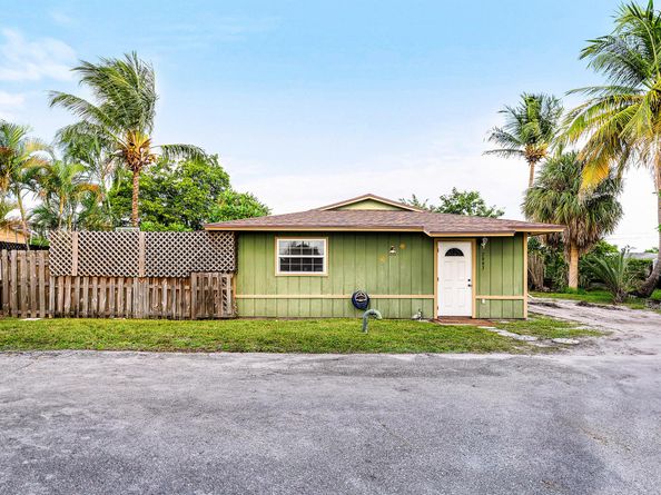 2907 Apalachee Road, Palm Springs FL 33406