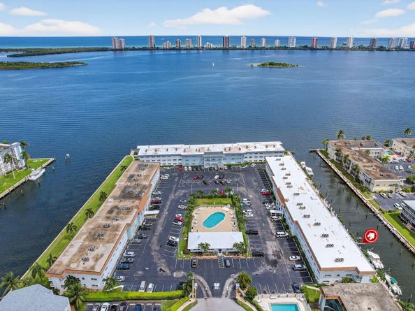 110 Shore Court 1140, North Palm Beach FL 33408