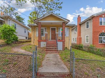 4530 Dix Street NE