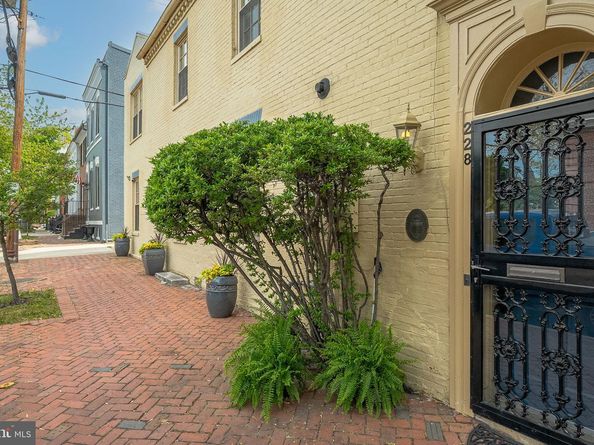 228 S Alfred Street S, Alexandria VA 22314