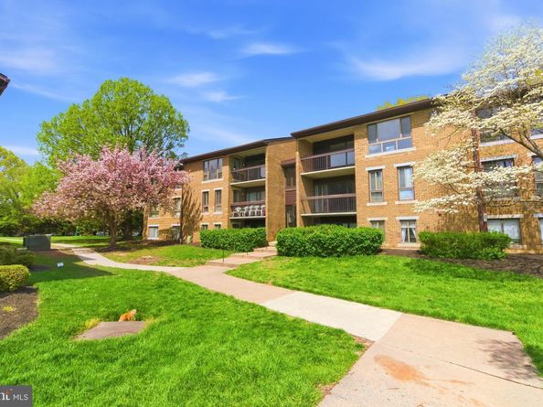 561 Florida Avenue 204, Herndon VA 20170