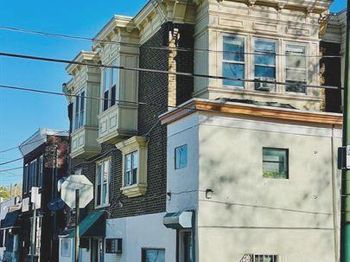 1525 W Wyoming Avenue