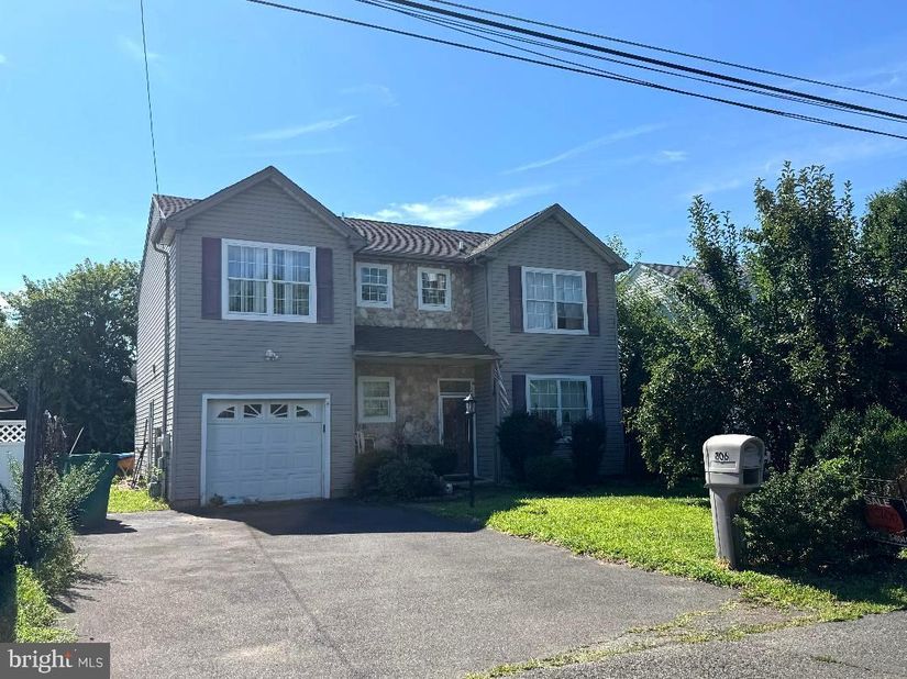806 Logan Avenue, Croydon PA 19021