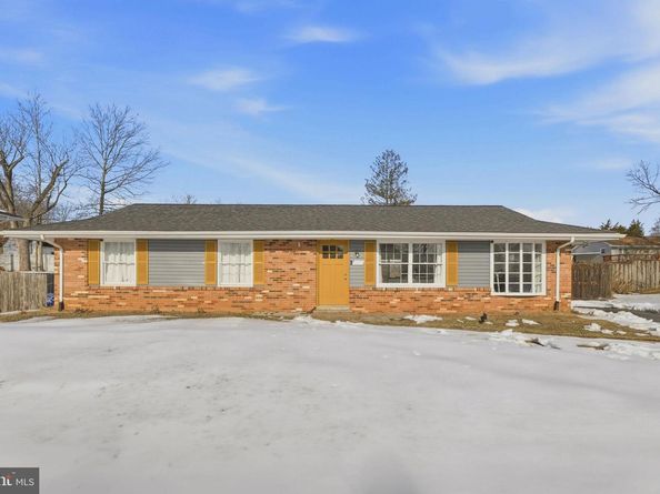 1607 N Brunswick Street, Sterling VA 20164